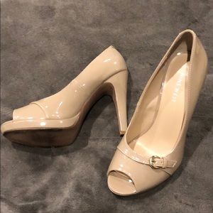 Nine West Peep toe beige heels 7